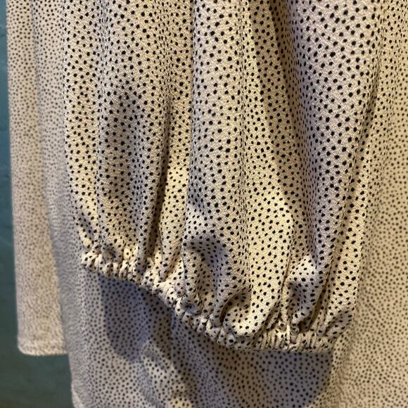 The perfect neutral timeless classic feminine blouse, Adrianna Papell, size 2x - Picture 6 of 10